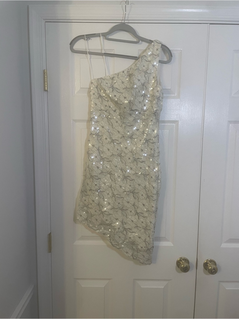 NWT ABS Allen Schwartz One-Shoulder Sequin Cocktail Dress White Silver Size 4